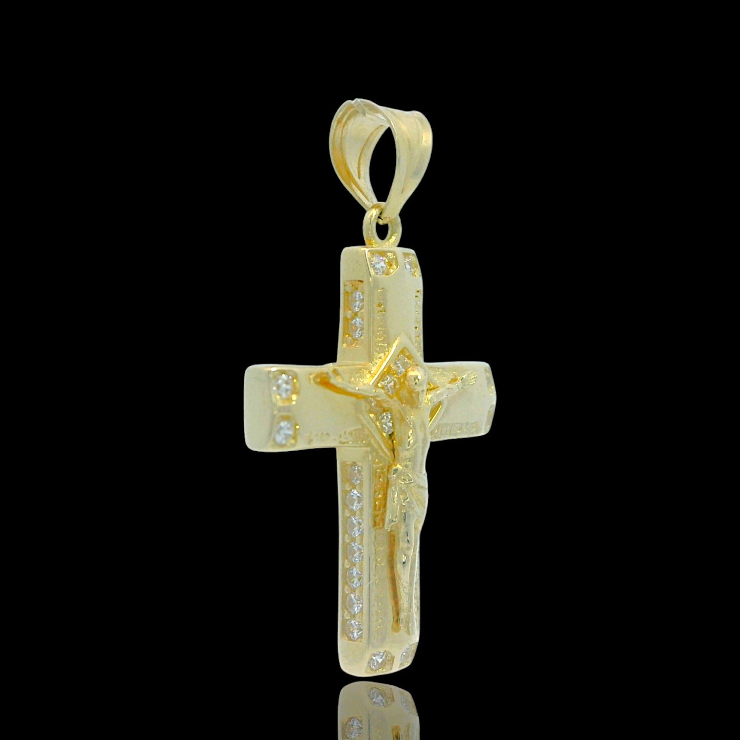 Colgante de cruz de oro amarillo de 14 quilates con acento de circonita cúbica