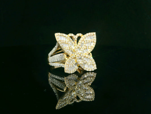 Anillo de oro amarillo con diamante y mariposa